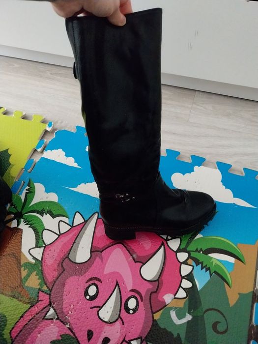 Cizme damă mărime 36 . Se potrivesc și la 37  au blaniță în interior.