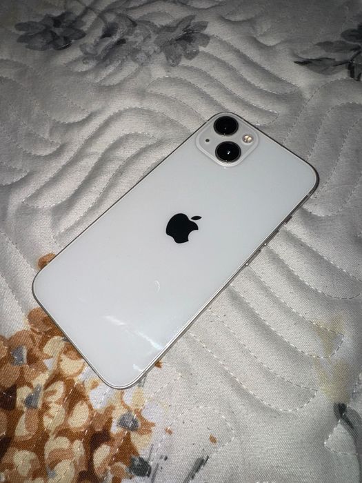 Vând iPhone 13 alb