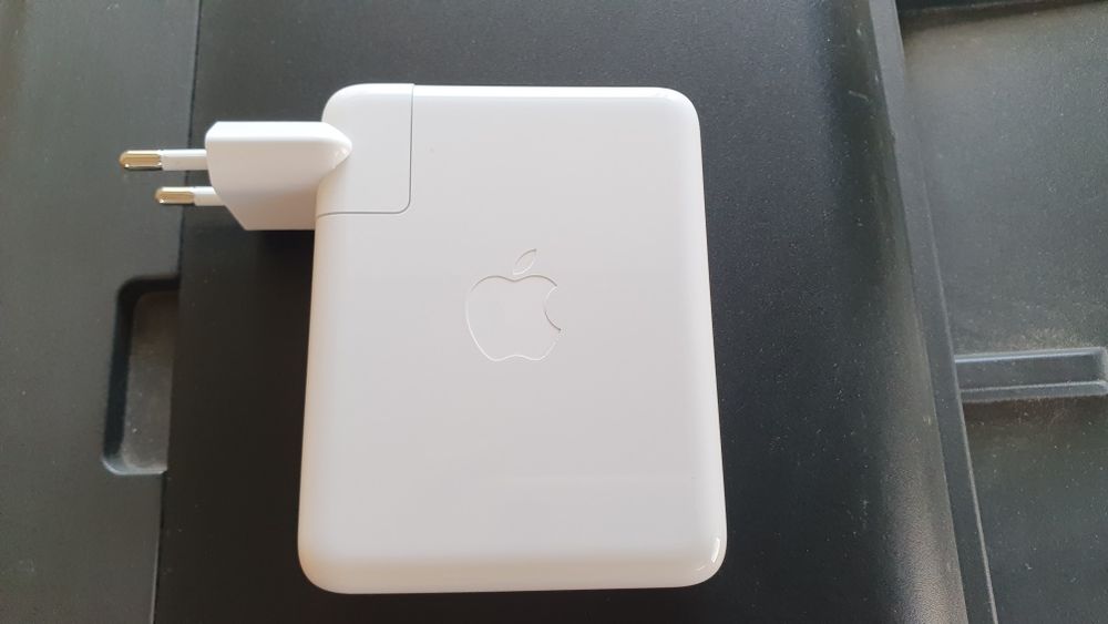 Оригинално Зарядно за MacBook, APPLE 220v Charger USB-C 140w, Бял