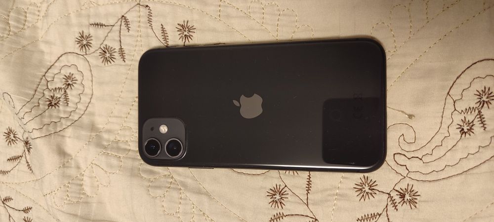 Продам iPhone 11