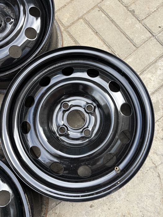 Продам диски R15 4/100 без резины