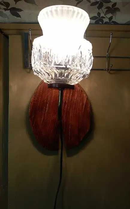 Стенна лампа -абажур