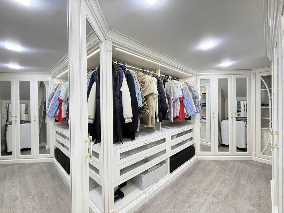 ор-р: Текстильная больница
4/0-1/9 (дуплекс)
164 м² (кирпичный дом)