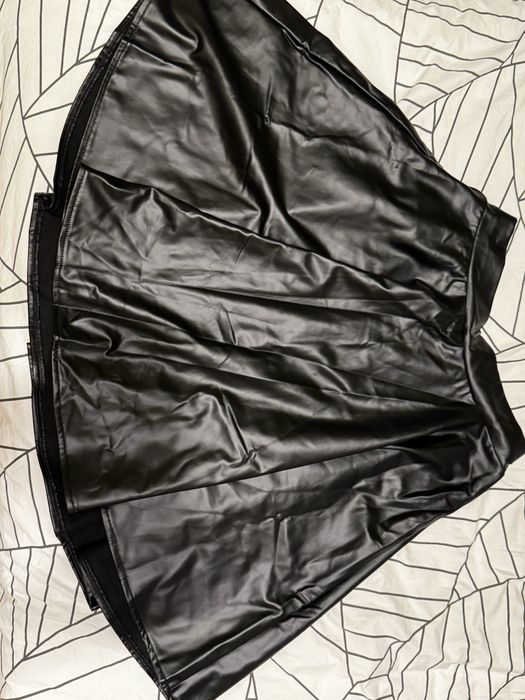 Дамска кожена пола