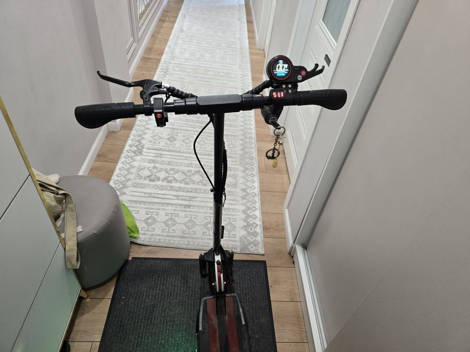 Продам электро самокат kugoo очен хорошее состояние