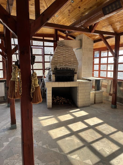 Къща и търговски обект в град Белене