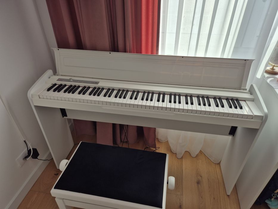Pianina de vanzare