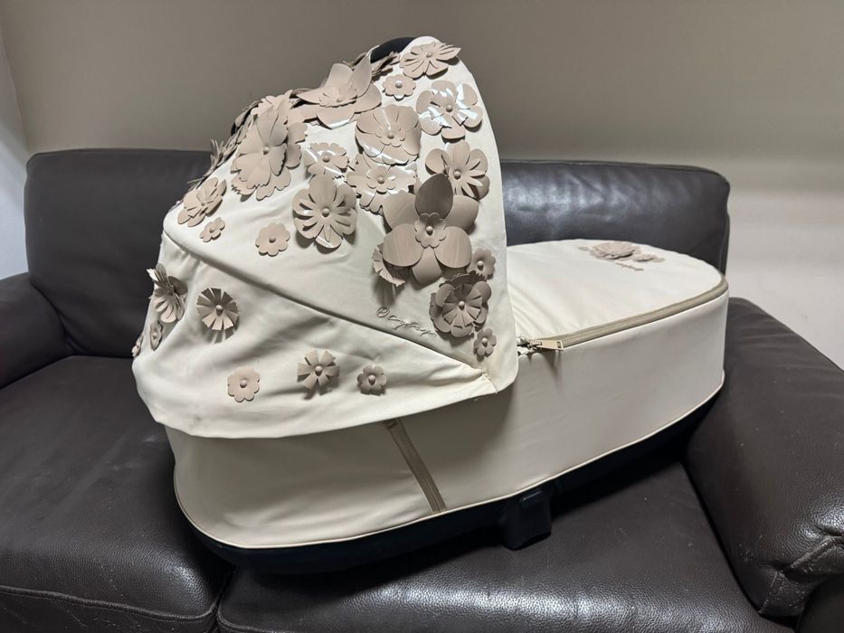 Кош за новородено cybex priam / e-priam lux simply flowers nude beige