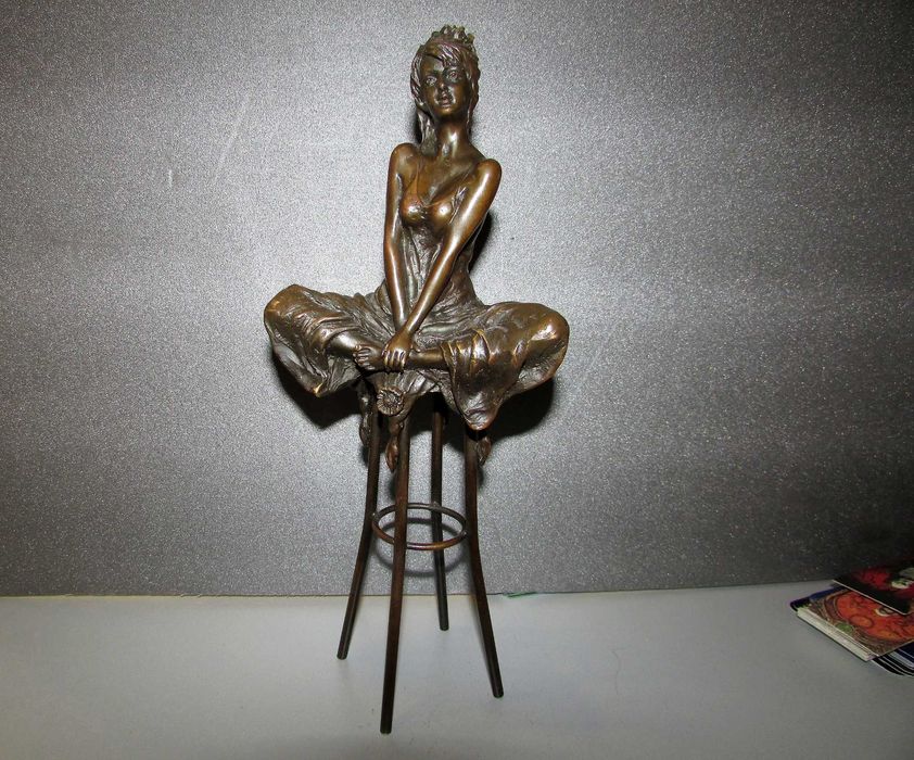 Авторска бронзова фигура 19см