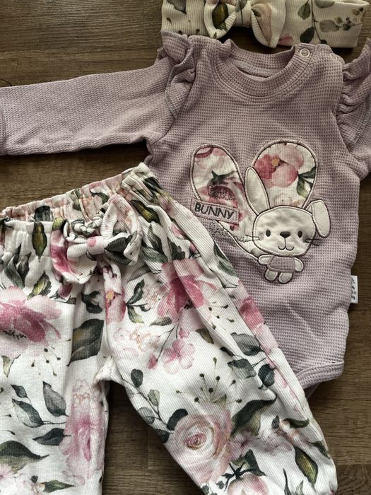 Комплект блуза боди панталон и панделка зайче 6-9 м нов