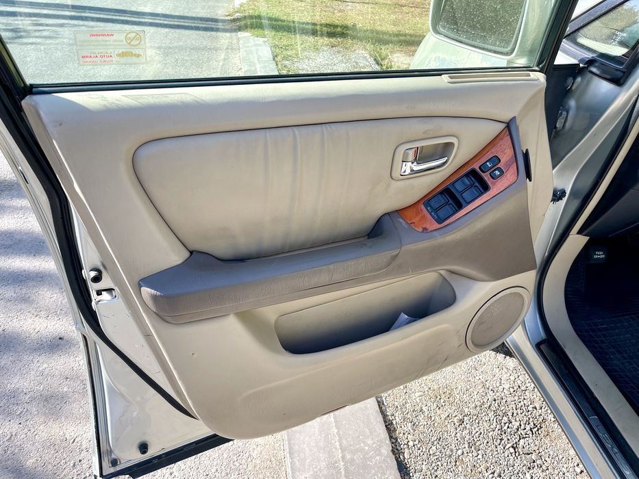 Дверные обшивки на Lexus RX300 Лексус РХ300