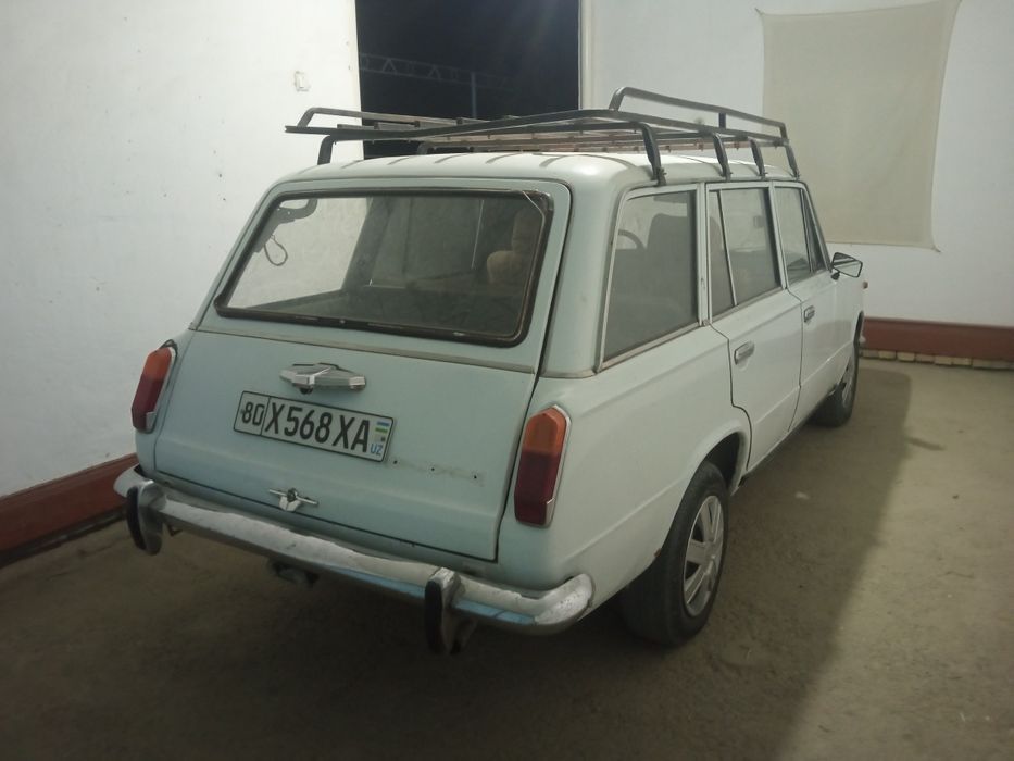 VAZ 2102 avtomobil