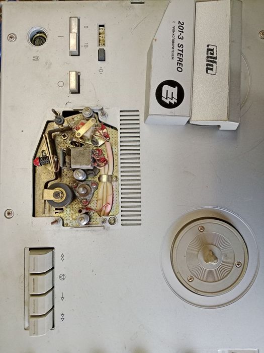 Продам магнитофон-приставку Эльфа