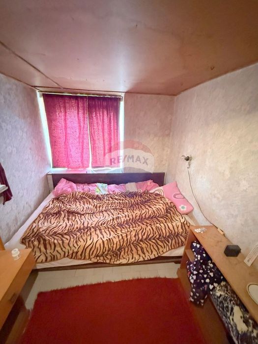 Къща с гараж за продажба в с.Кичево