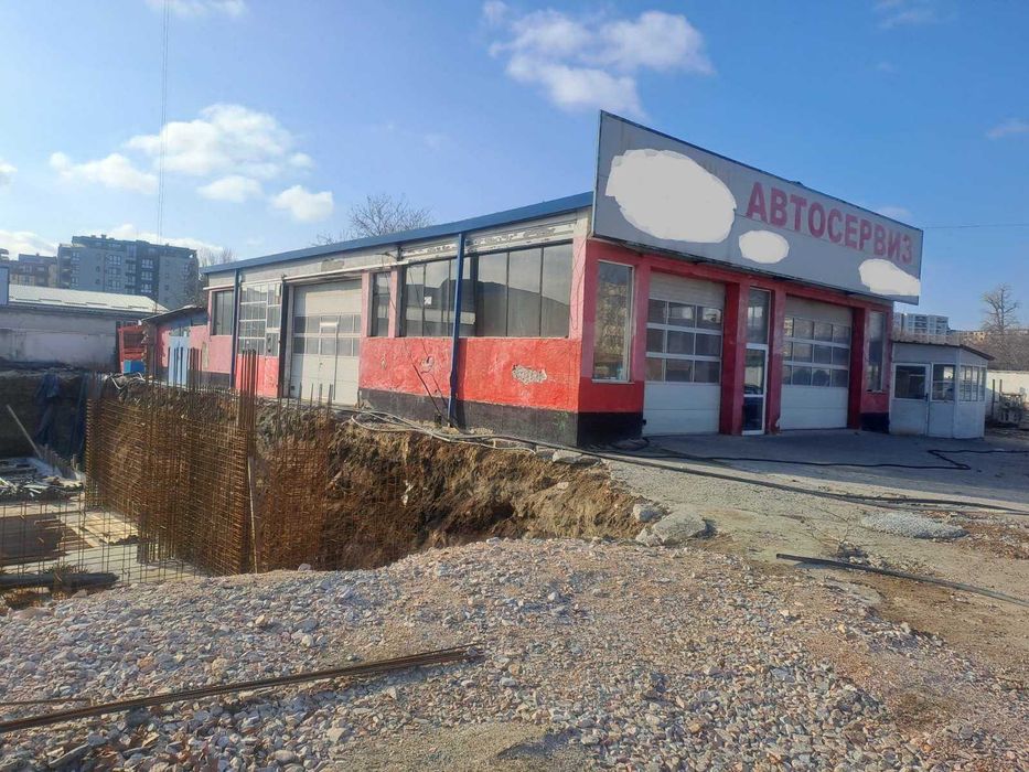 Продавам метално хале 12х18 m. Комплект със 3 бр. врати