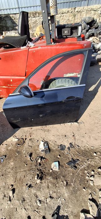 Предна лява врата цвят monacoblau  metallic BMW E90 335D 286HP M57
БМВ