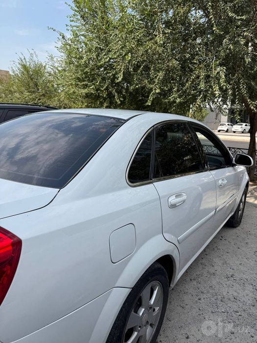 Chevrolet 2010 Lacetti avtomat Full Metan bor sotiladi
