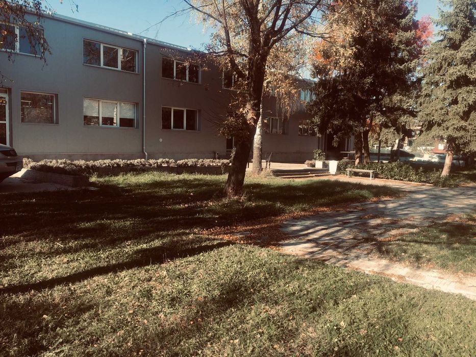 Дава се под наем Склад в Брезник - 150 кв.м за 408 € - Снимка #1