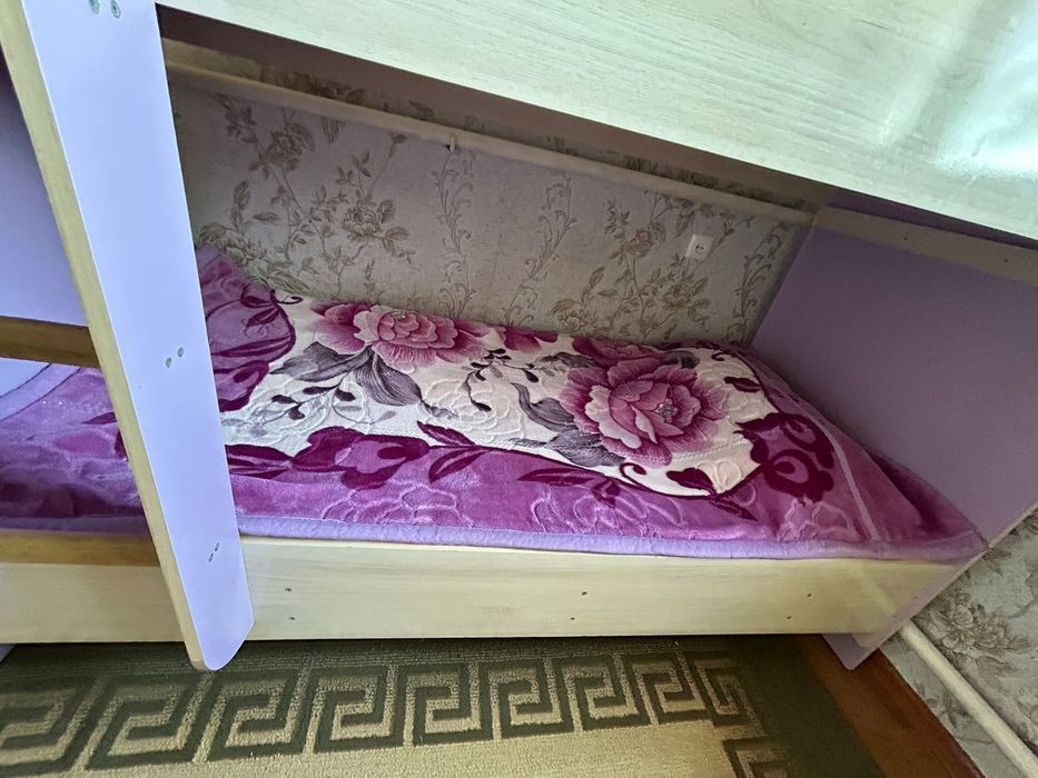 Детский кровать и шкаф