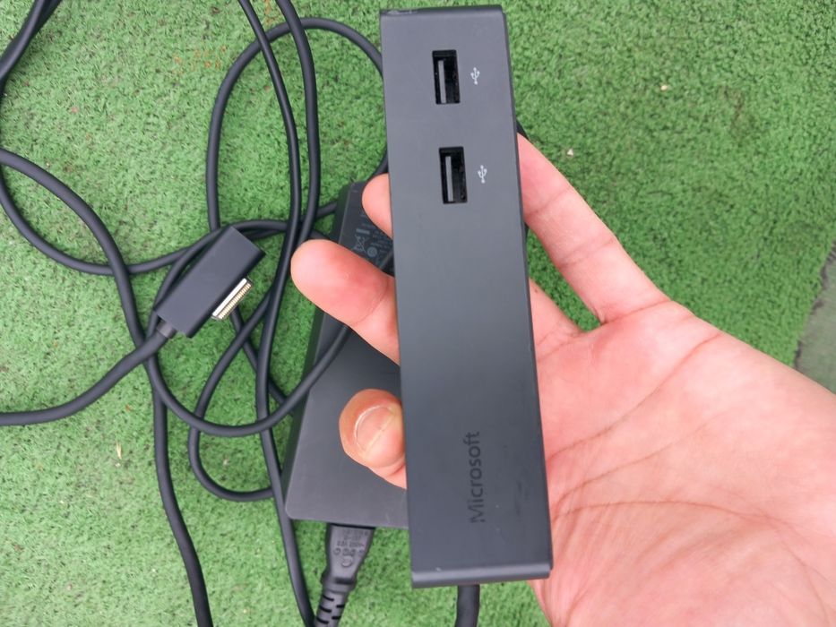 Micosoft Surface Dock