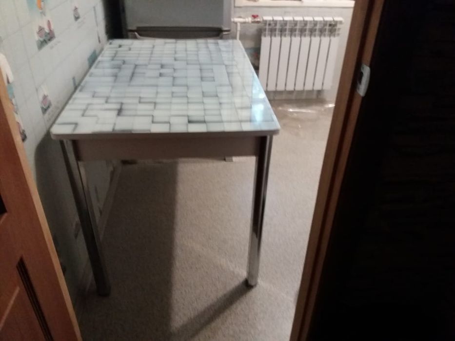 Стол для кухни новый