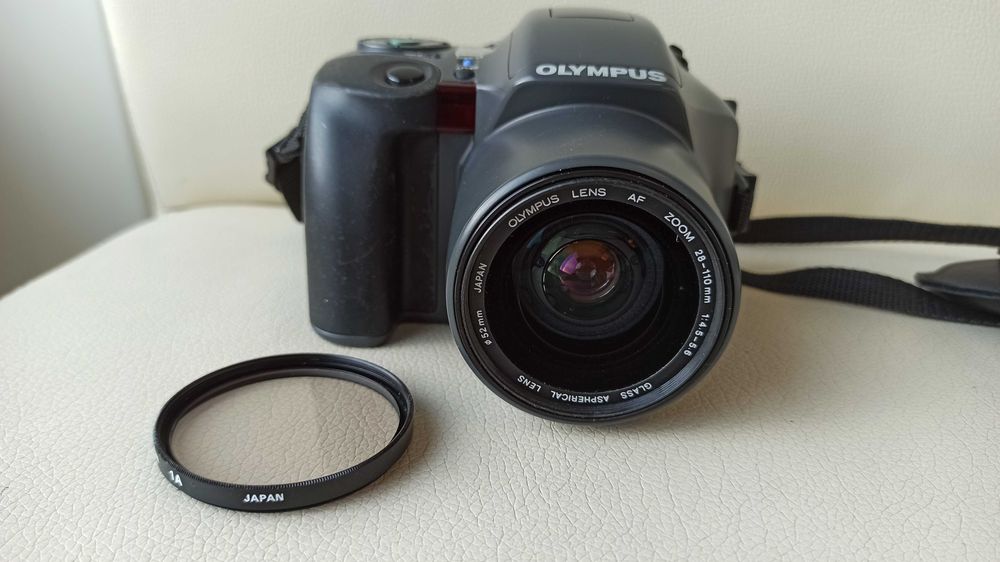 Продавам  ЛЕНТОВ фотоапарат ,,Olimpus'' IS 100