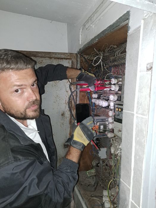 Electrician autorizat ANRE- intervenții rapide, tablouri, prize, etc.