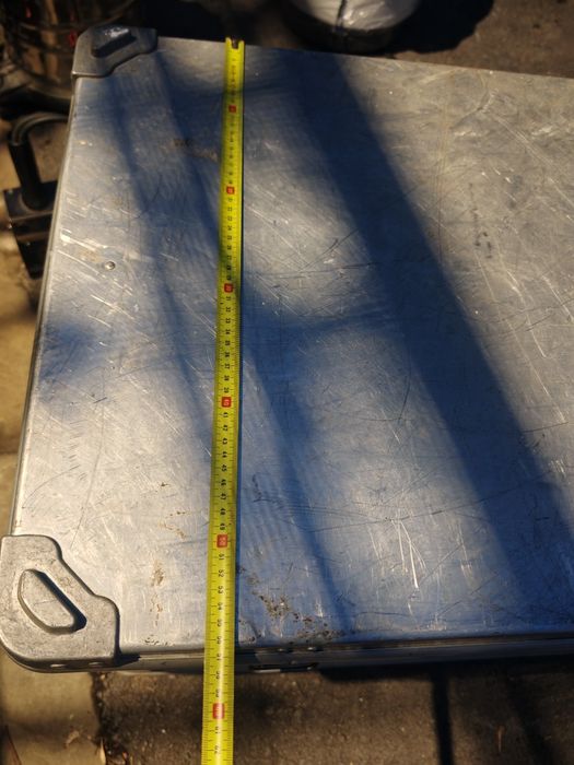 Продавам уникален алуминиев куфар