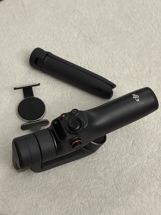 DJI Osmo Mobile 6 Gimbal Stabilizare Telefon + Trepied + Cutie | Ca nou