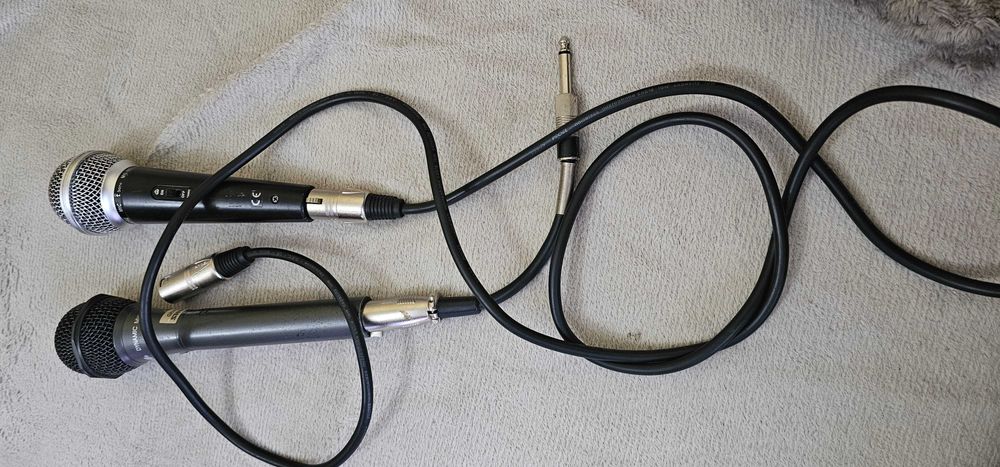 2 microfoane cu cabluri