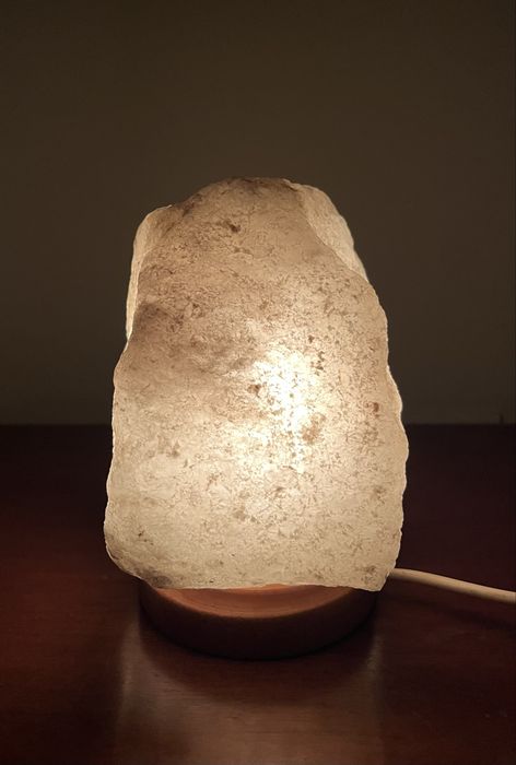 Veioza din bloc de sare naturala, de culoare alba