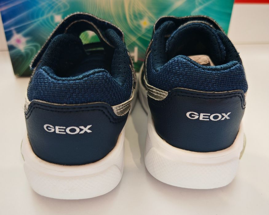 Светещи маратонки GEOX 26 номер