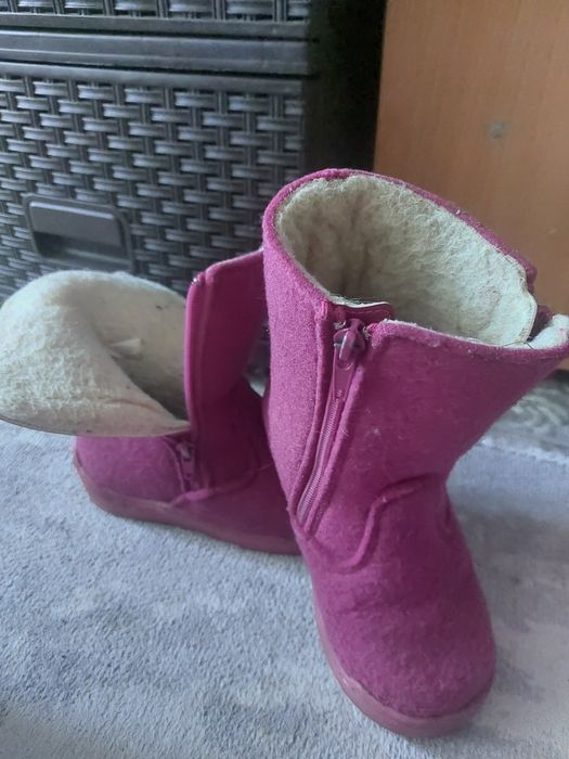 Продам зимнюю обувь детскую  б/у