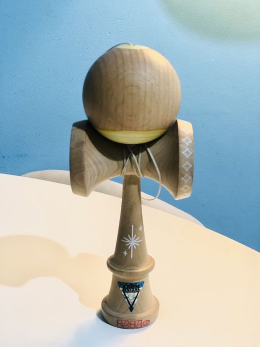 kendama din lemn