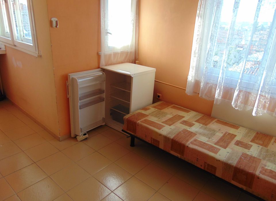 Дава се под наем Едностаен апартамент в Плевен, Идеален център - 48 кв.м за 153 € - Снимка #3