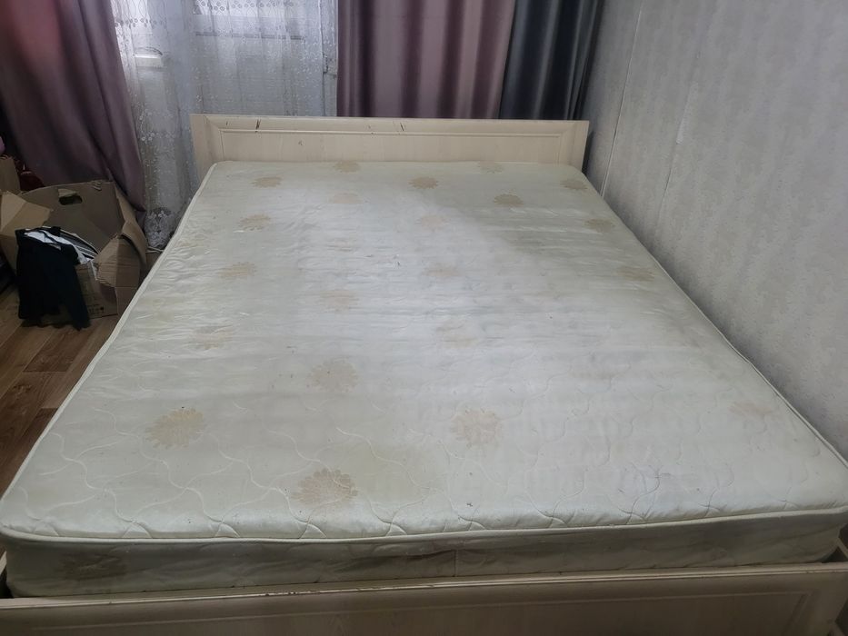 Кровать и мини диван