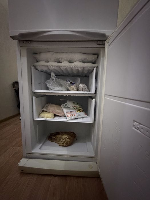 Холодильник Indesit