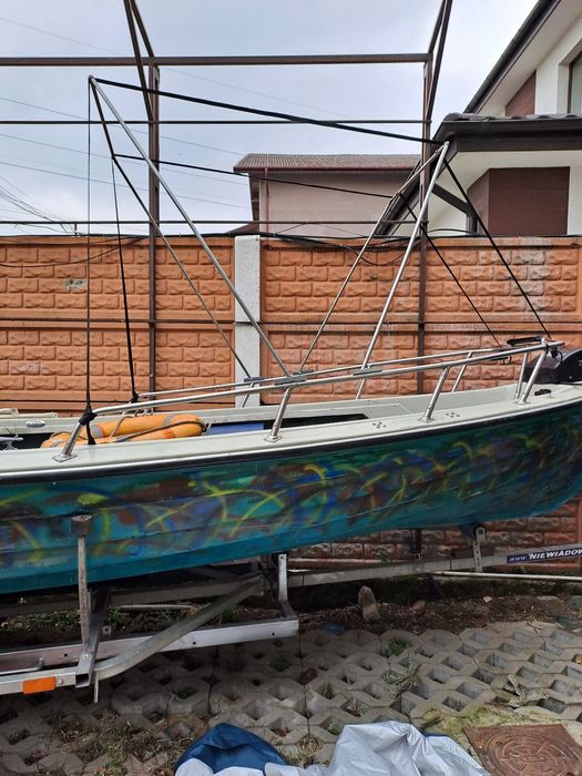 Barca+Motor 20CP+Peridoc=5100 EURO