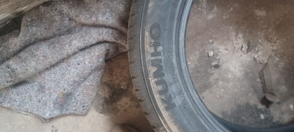 Vând doua bucăți cauciucuri de iarna