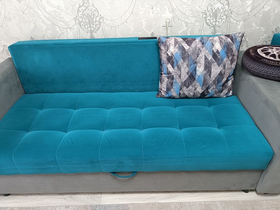 Продам диван с креслом 80000