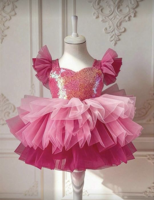 Розова рокля, обувки, чорапогащник и бодита 4г