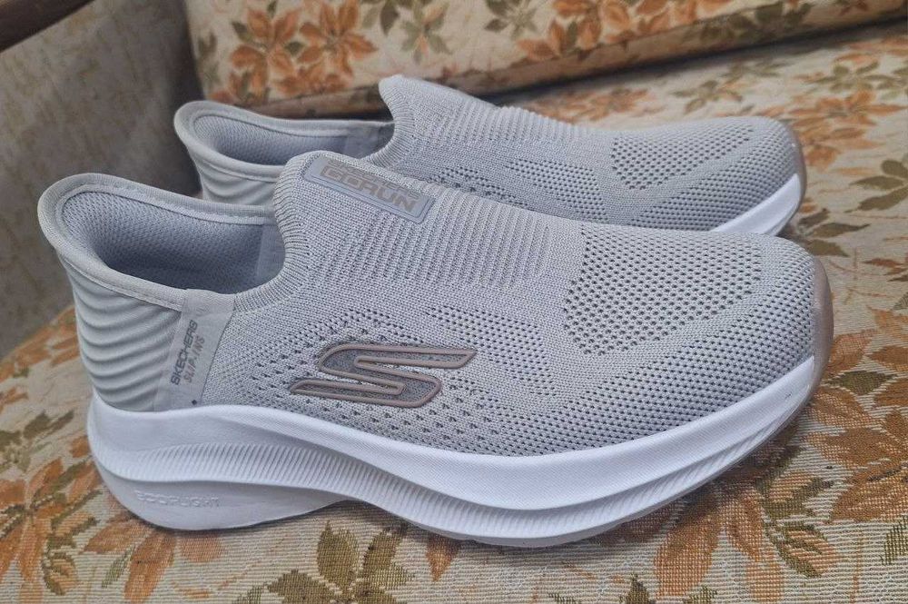 Продаю Skechers.
