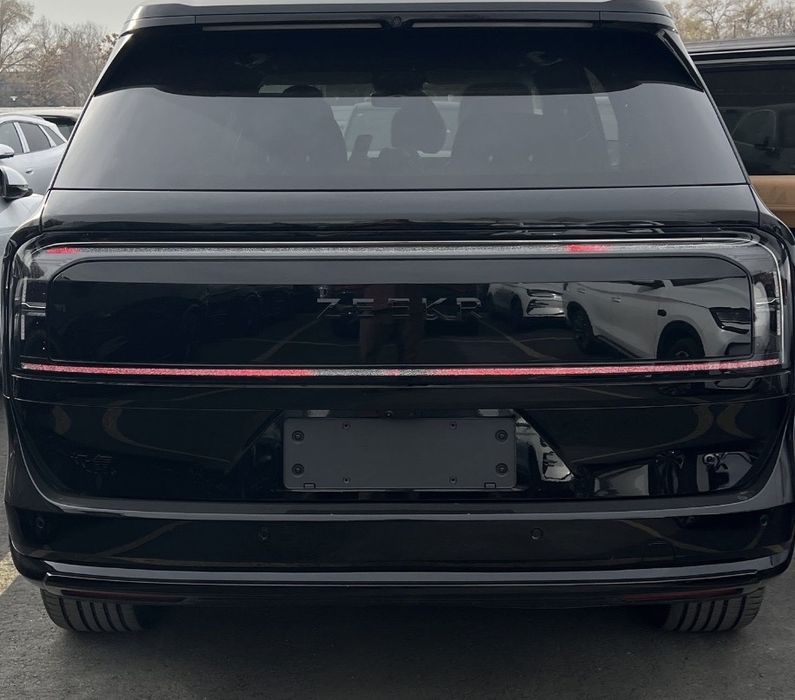 Zeekr 9x 70 kv full black edition sideniya aylanadi 2ta manitor bor