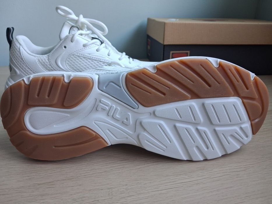 Нови бели маратонки Fila, номер 40