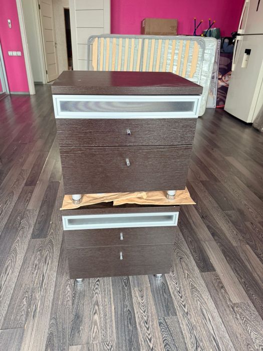 отдам даром тумбочки и матрас