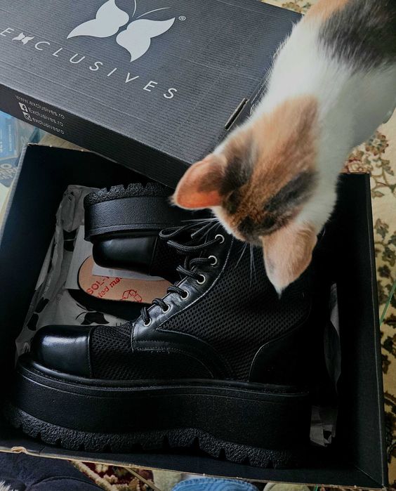 Bocanci - Breezy - Black (fara pisica :d)