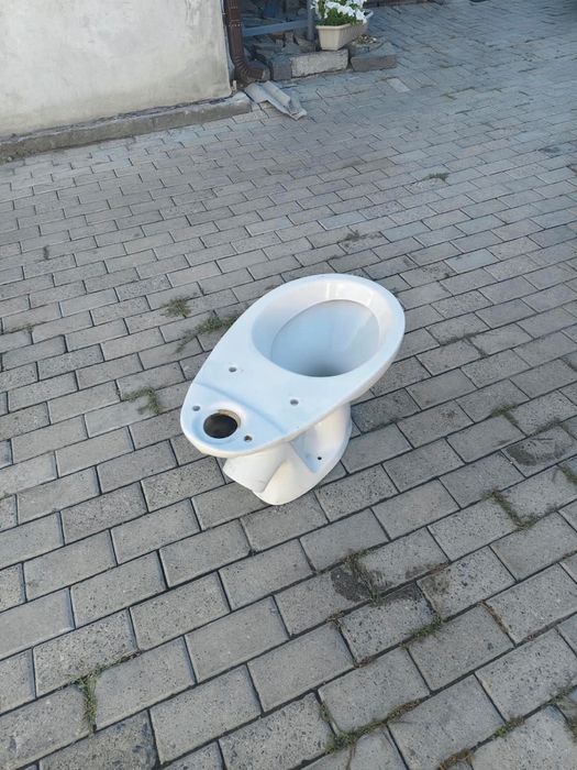 Срочно продам унитаз
