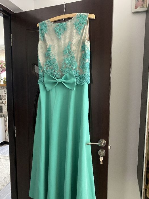 Vând rochie de ocazie culoarea turcoaz!!