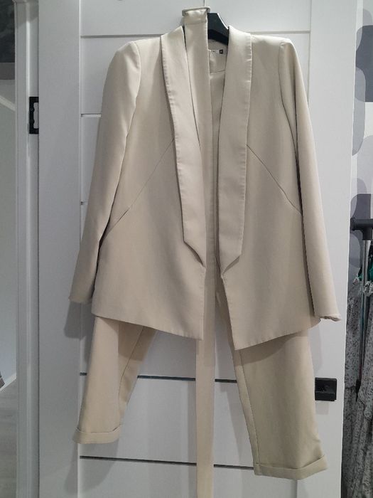 Пиджак ,костюмы,платья