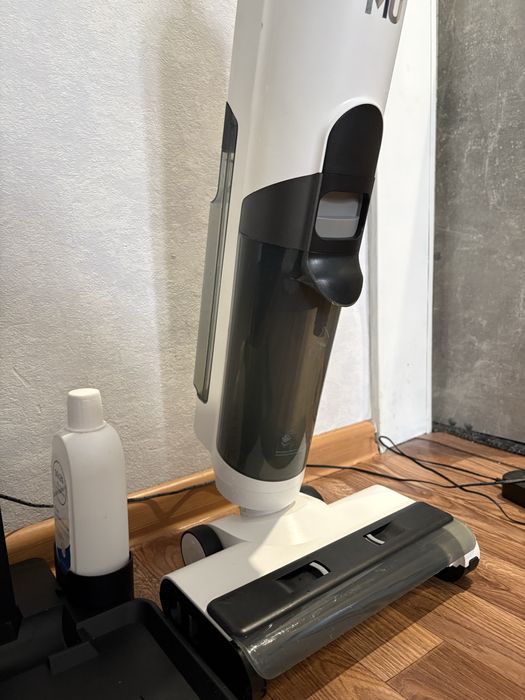 Вертикальный моющий пылесос MU